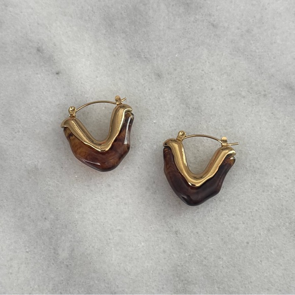 Modest Lu Jewelry - Gold Brown Turtle Resin Vintage Style Triangle Geometric Hoop Earrings